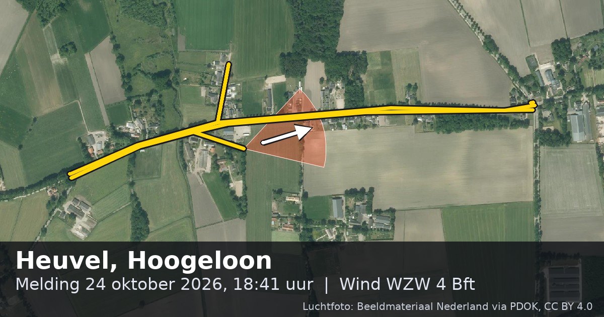 Luchtfoto van de Heuvel in Hoogeloon, met de straat gemarkeerd en een pijl in de windrichting