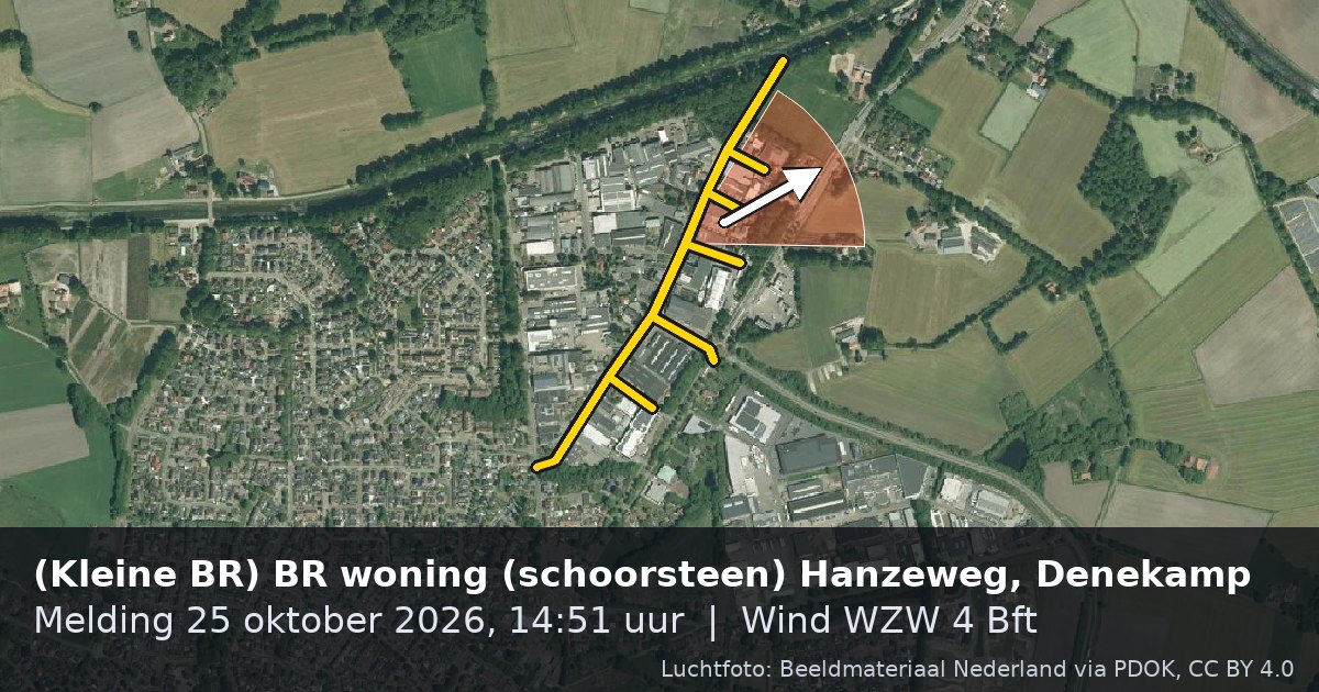 Luchtfoto van de (Kleine BR) BR woning (schoorsteen) Hanzeweg in Denekamp, met de straat gemarkeerd en een pijl in de windrichting