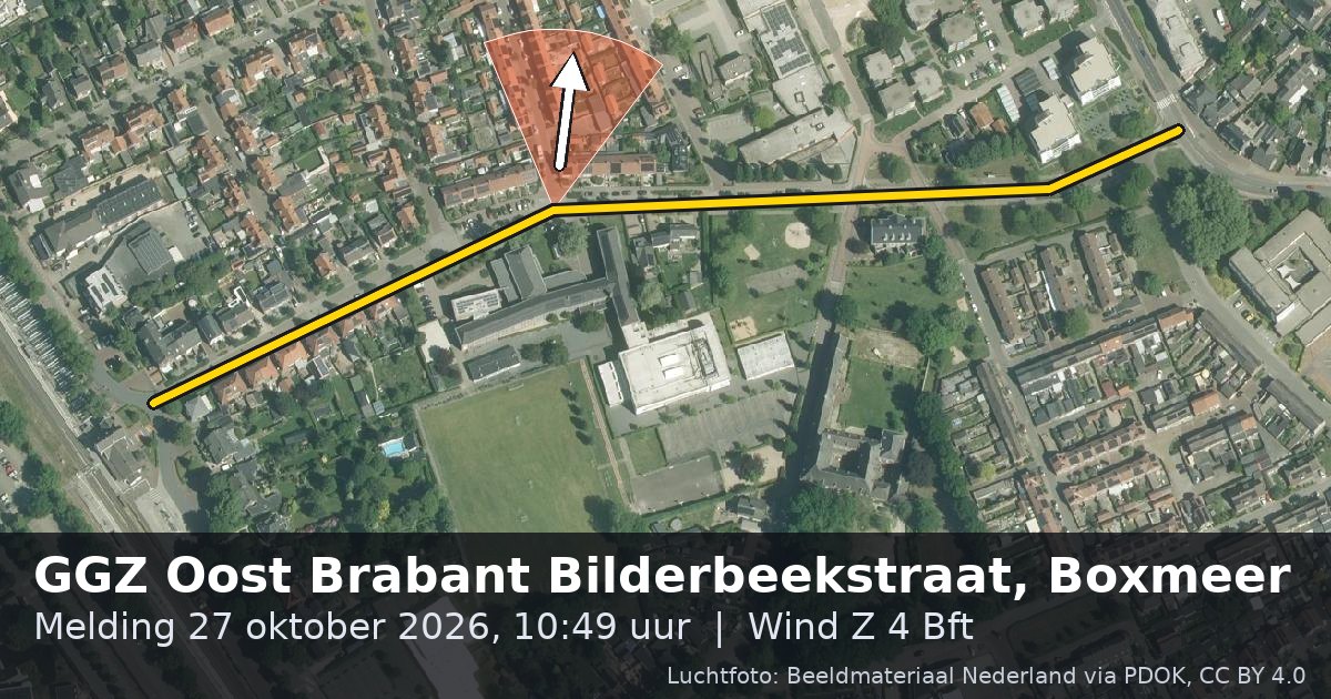 Luchtfoto van de GGZ Oost Brabant Bilderbeekstraat in Boxmeer, met de straat gemarkeerd en een pijl in de windrichting